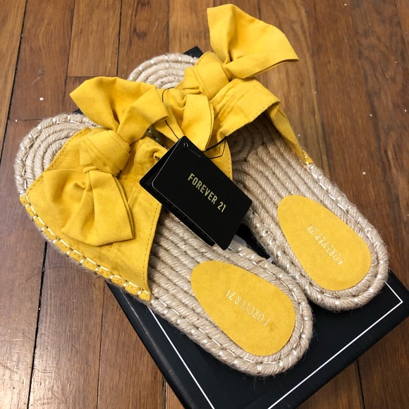 Bow sandals - Picture 1 of 2